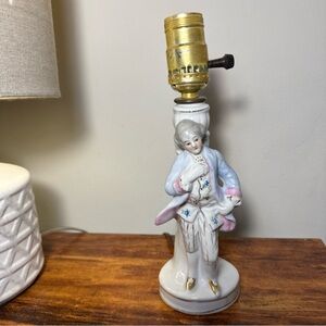 Vintage Porcelain Colonial Man Figure 10"Table Lamp Tested Does Work. No Shade